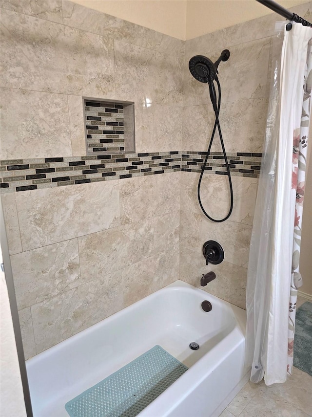 bathroom featuring shower / tub combo