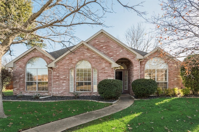 single story home with a front yard