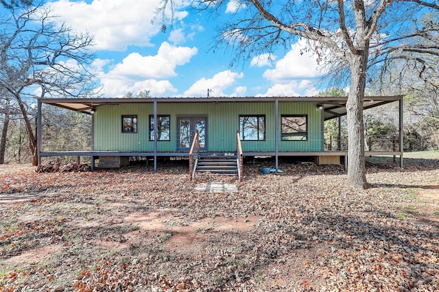 manufactured / mobile home featuring a porch