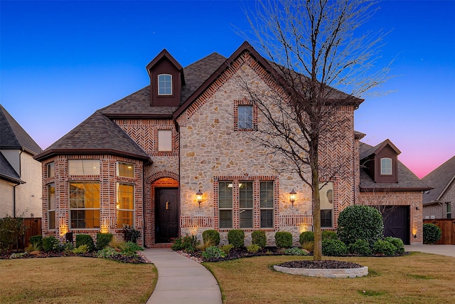 view of front of house featuring a lawn and a garage