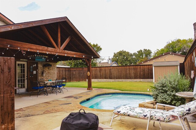 view of swimming pool with a patio and a lawn