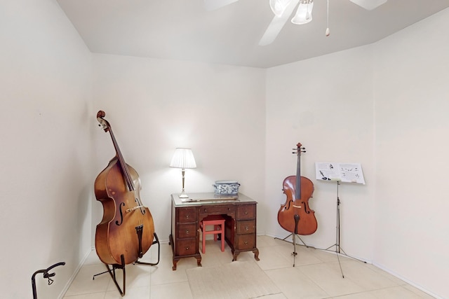 living area featuring ceiling fan