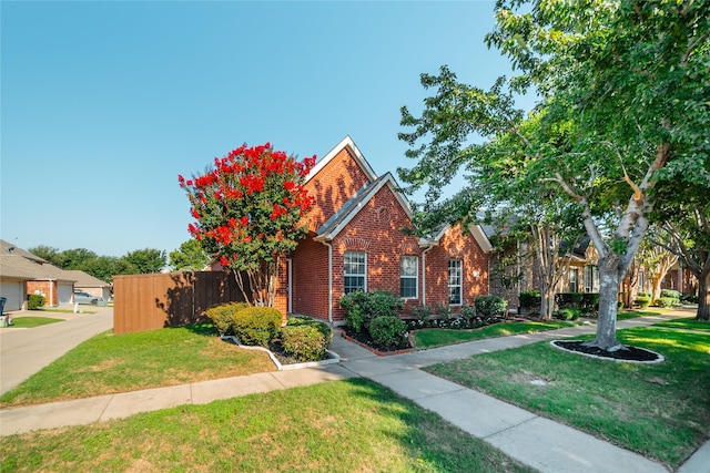 view of front of house featuring a front yard