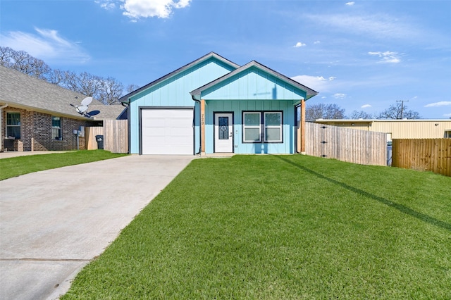 view of front of house featuring a garage and a front yard