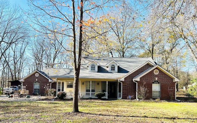 view of front of house with covered porch and a front yard