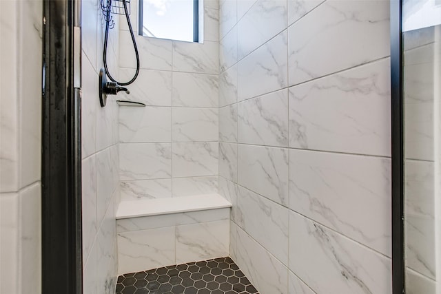 bathroom featuring a tile shower