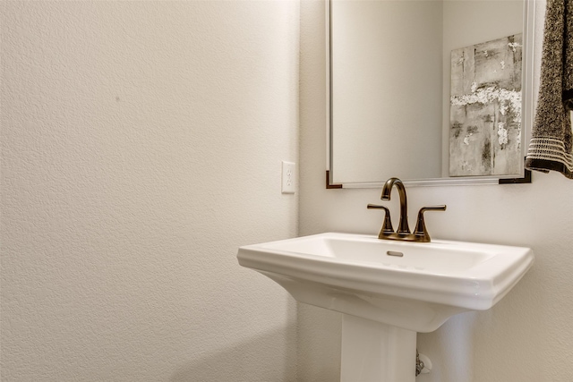 bathroom featuring sink