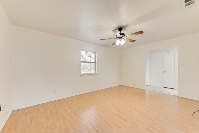 empty room featuring light hardwood / wood-style floors and ceiling fan