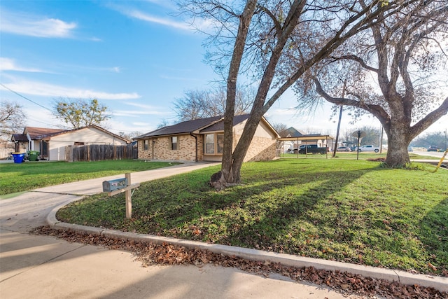 ranch-style house featuring a front yard