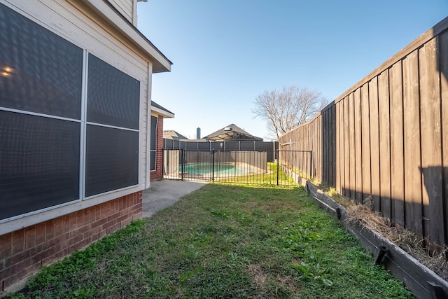 view of yard featuring a fenced in pool