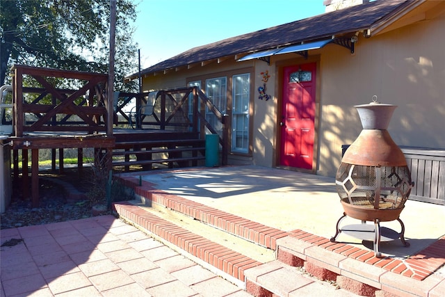 entrance to property featuring a patio area