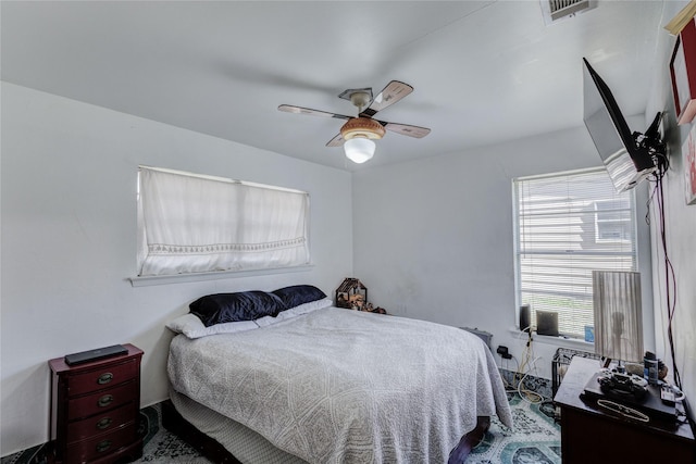 bedroom with ceiling fan