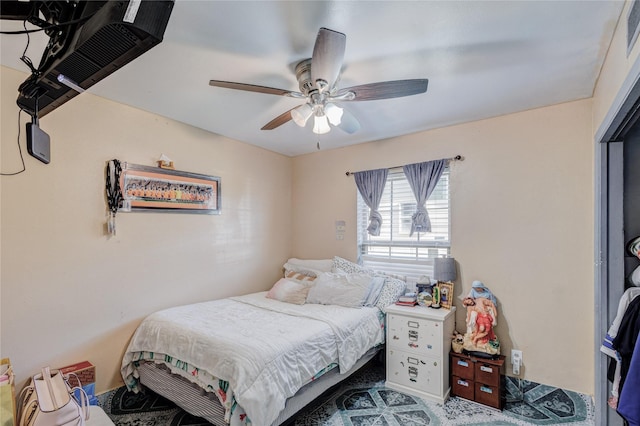 bedroom featuring ceiling fan