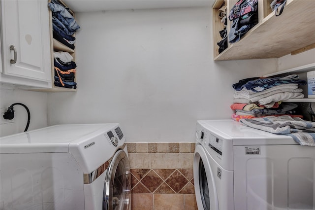 laundry room with cabinets and washing machine and dryer