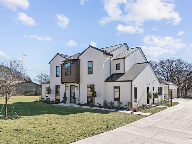 view of front facade featuring a front yard