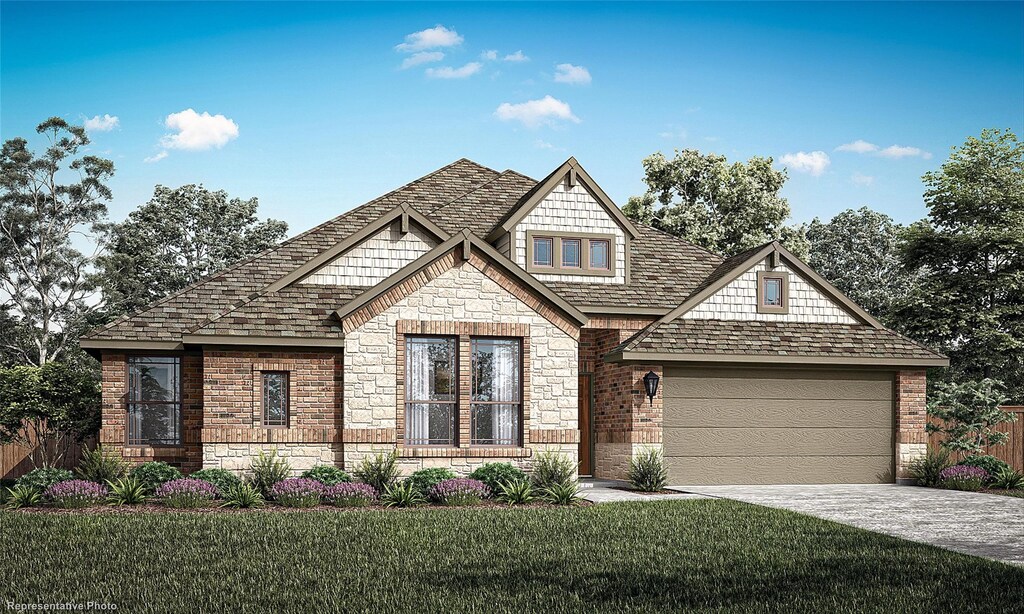 view of front facade with a garage and a front yard