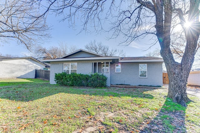 single story home with a front lawn