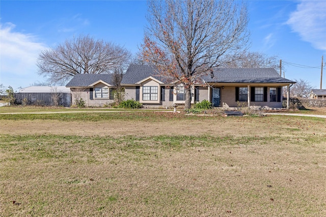 ranch-style home featuring a front lawn