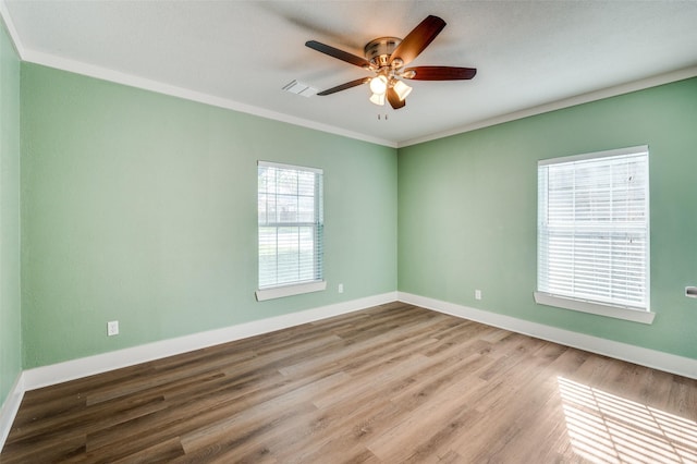 unfurnished room featuring light hardwood / wood-style flooring, ceiling fan, and crown molding