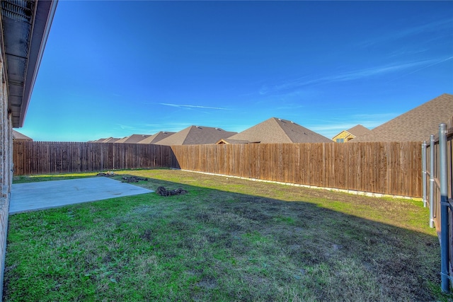 view of yard with a patio area