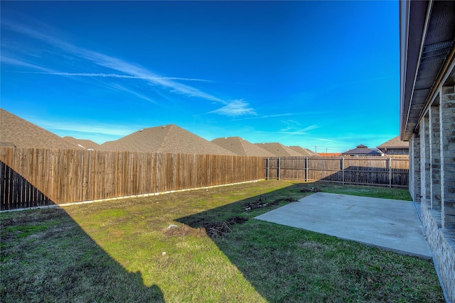 view of yard featuring a patio area