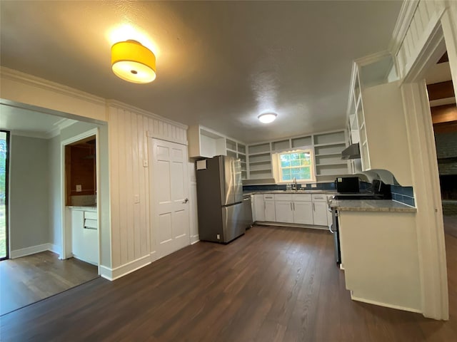 kitchen featuring sink, stainless steel appliances, built in features, white cabinets, and ornamental molding