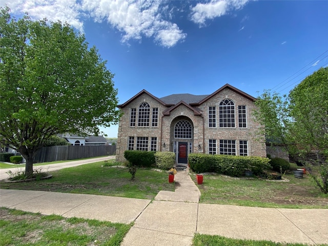 view of front of property with a front yard