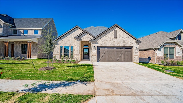 view of front facade featuring a garage and a front yard