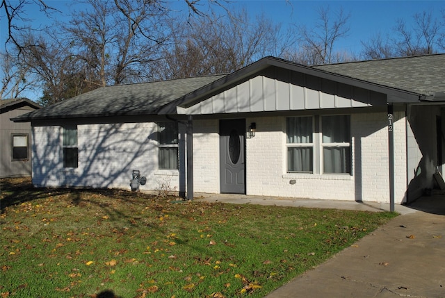 view of front of property with a front lawn