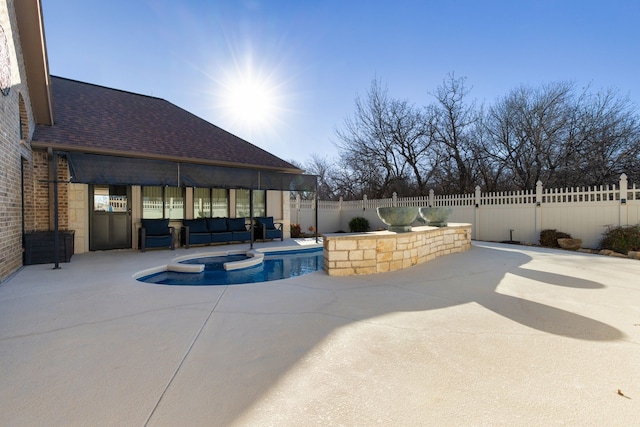 view of swimming pool featuring a patio area, outdoor lounge area, and an in ground hot tub