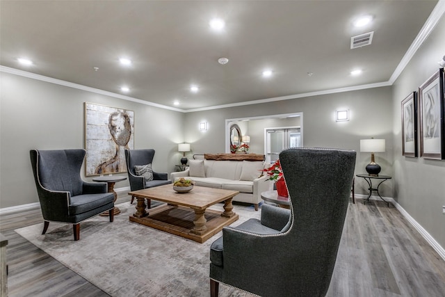 living room featuring light wood-type flooring and crown molding