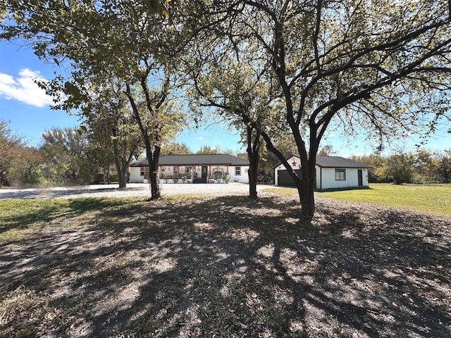 407 W Saunders St, Trenton, TX 75490 - single story home featuring a front yard