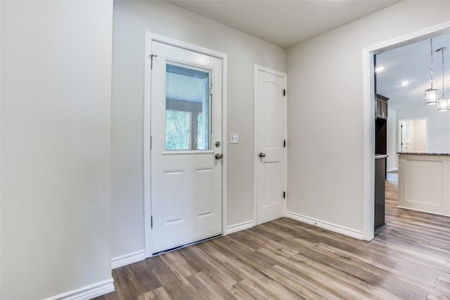 407 W Saunders St, Trenton, TX 75490 - foyer entrance featuring light wood-style floors and baseboards