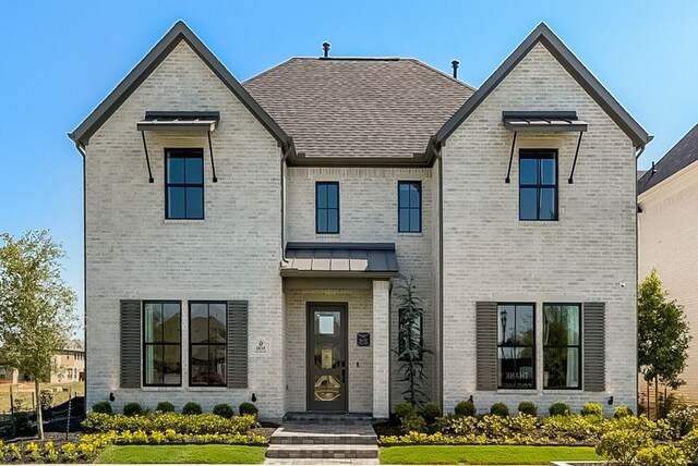 view of front of home with a front lawn