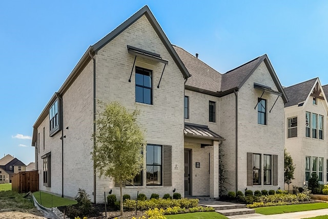 view of front of home featuring a front lawn