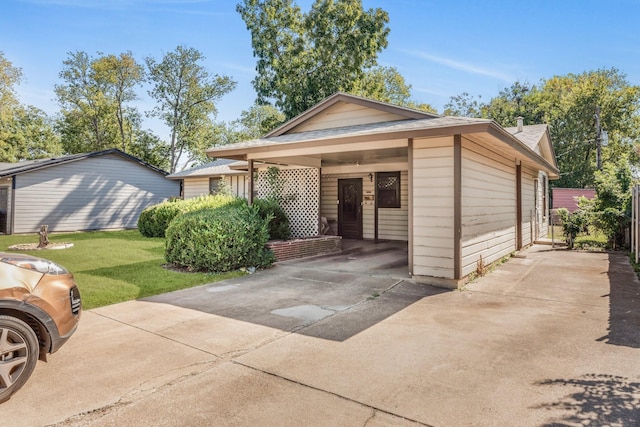 view of front facade with a front lawn and a carport