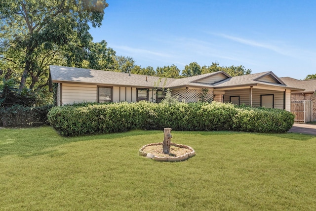 single story home with a front lawn