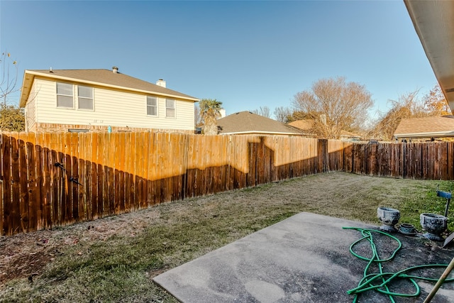 view of yard featuring a patio area