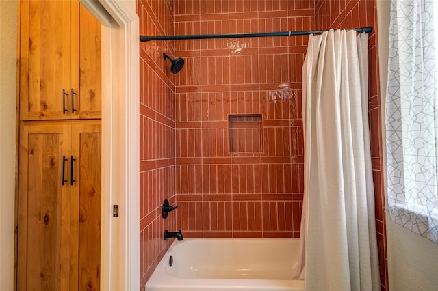 bathroom featuring shower / bath combo