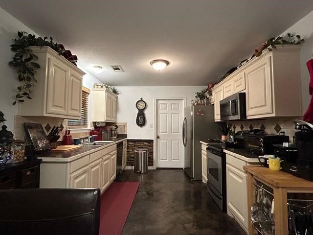 full bathroom with shower / bath combo with shower curtain, vanity, and toilet