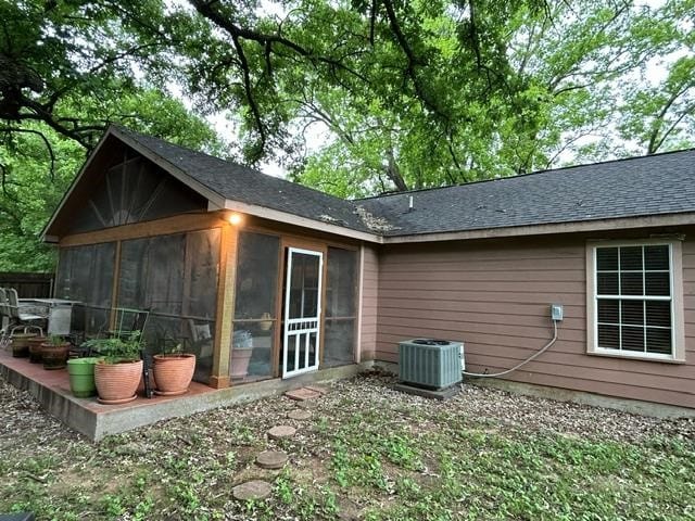 back of house featuring a yard