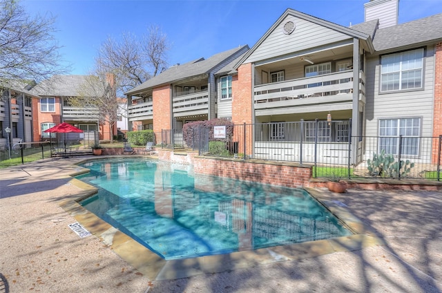 view of swimming pool