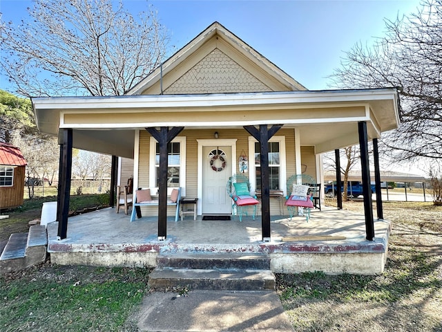 farmhouse featuring a porch