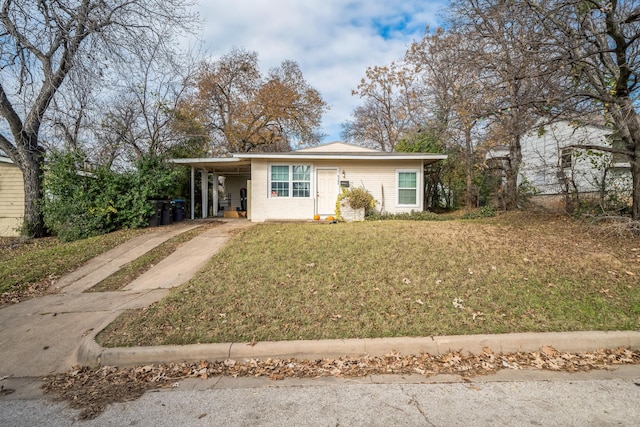 view of front facade featuring a front yard and a carport