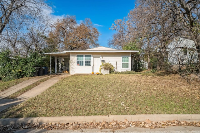 view of front of home with a carport and a front lawn