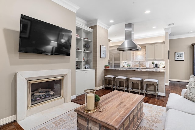 living room featuring hardwood / wood-style floors and crown molding