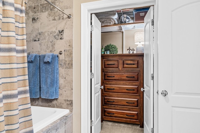 bathroom featuring shower / bath combo with shower curtain