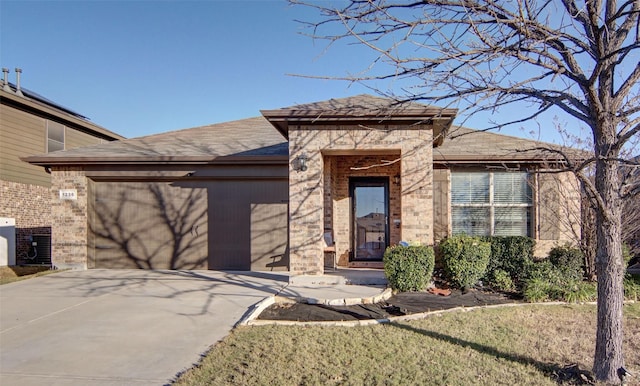 view of front facade featuring a garage, a front yard, and central AC unit