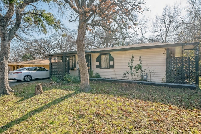 ranch-style home with a front yard