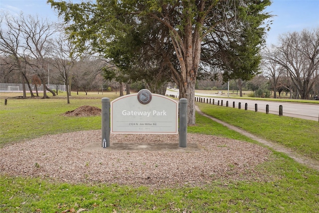 view of home's community featuring a lawn